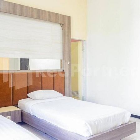 My Hommy Homestay Mitra Reddoorz Surabaya Bagian luar foto