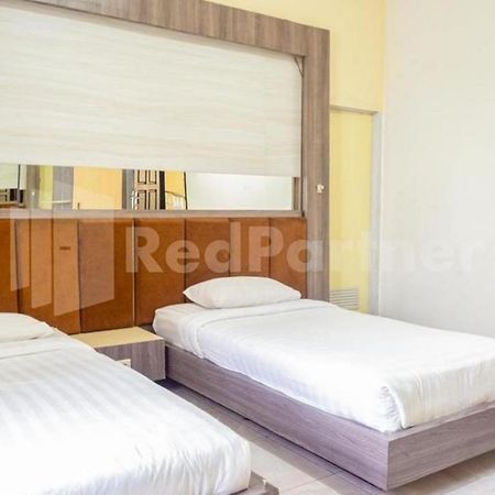 My Hommy Homestay Mitra Reddoorz Surabaya Bagian luar foto