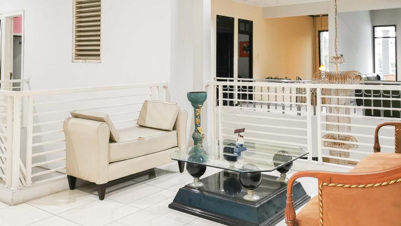 My Hommy Homestay Mitra Reddoorz Surabaya Bagian luar foto