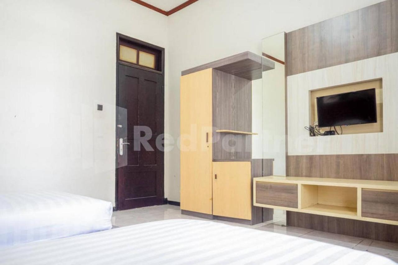 My Hommy Homestay Mitra Reddoorz Surabaya Bagian luar foto