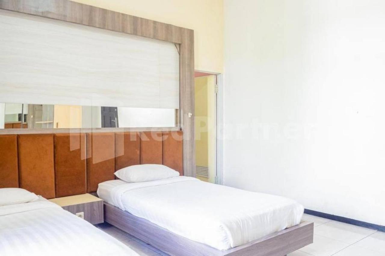 My Hommy Homestay Mitra Reddoorz Surabaya Bagian luar foto