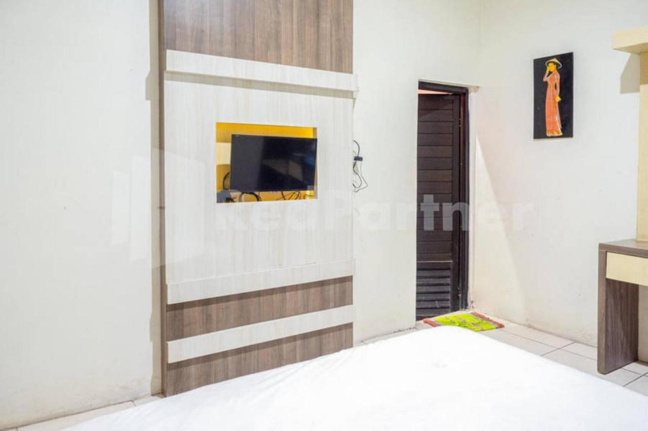 My Hommy Homestay Mitra Reddoorz Surabaya Bagian luar foto
